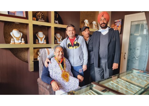 ਸੰਗਰੂਰ ਦੇ ਅਨਾਜ ਮੰਡੀ ਵਿਖੇ ਜਾ ਕੇ ਡੋਰ ਟੂ ਡੋਰ ਚੋਣ ਪ੍ਰਚਾਰ ਕੀਤਾ 