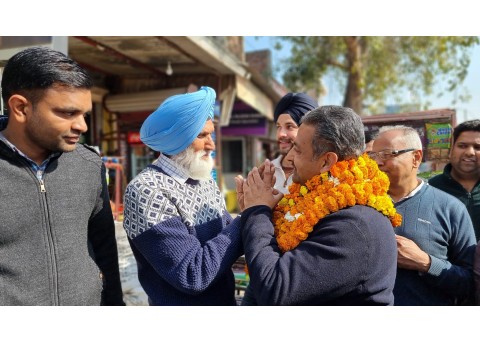ਸੰਗਰੂਰ ਦੇ ਅਨਾਜ ਮੰਡੀ ਵਿਖੇ ਜਾ ਕੇ ਡੋਰ ਟੂ ਡੋਰ ਚੋਣ ਪ੍ਰਚਾਰ ਕੀਤਾ 